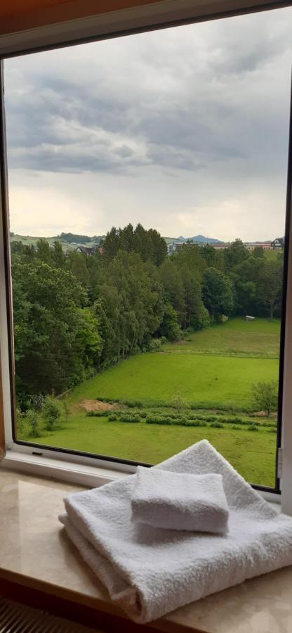 Pokoje Goscinne U Krysi Mizerna Exteriör bild